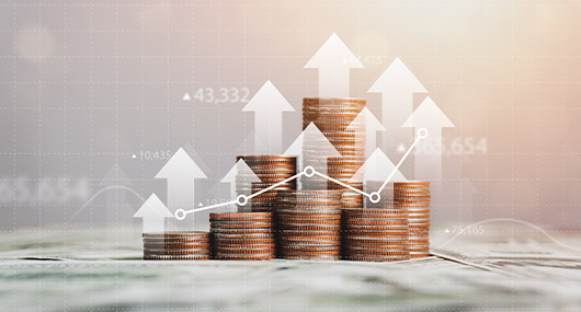 A stack of coins with upward arrows and a graph, illustrating savings potential with high-yield accounts in the RGV.