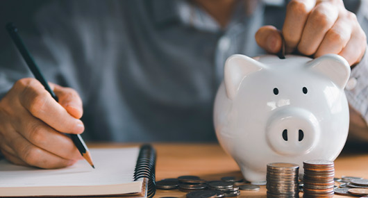 Visual guide on retirement savings strategies, featured in Texas financial resolutions for a successful New Year.